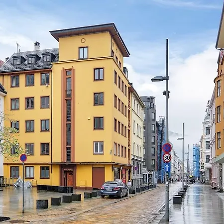 Romslig Leilighet I Hjertet Av Sentrum! *